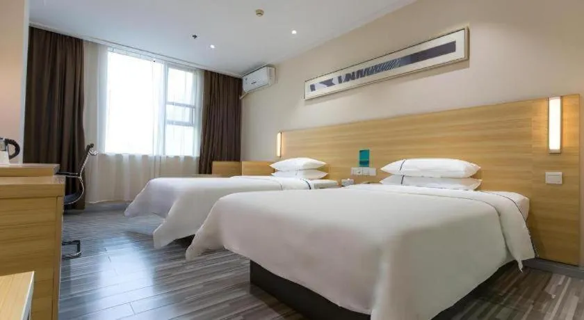 Bed in City Comfort Inn Huanggang Guibinlou Wanda Square