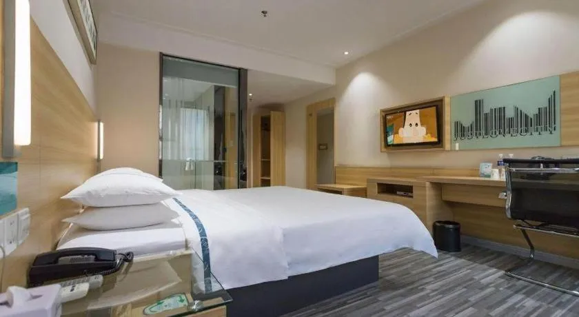 Bed in City Comfort Inn Huanggang Guibinlou Wanda Square