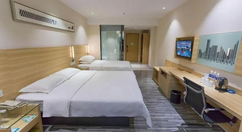 Bed in City Comfort Inn Huanggang Guibinlou Wanda Square