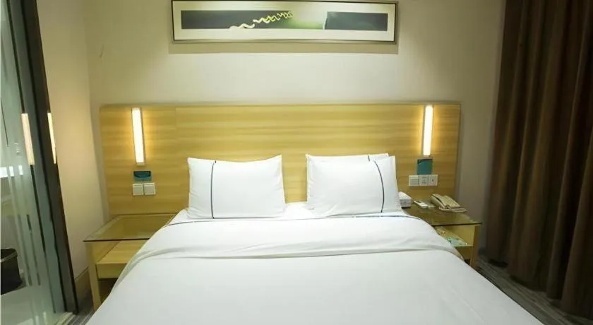 Bed in City Comfort Inn Huanggang Guibinlou Wanda Square