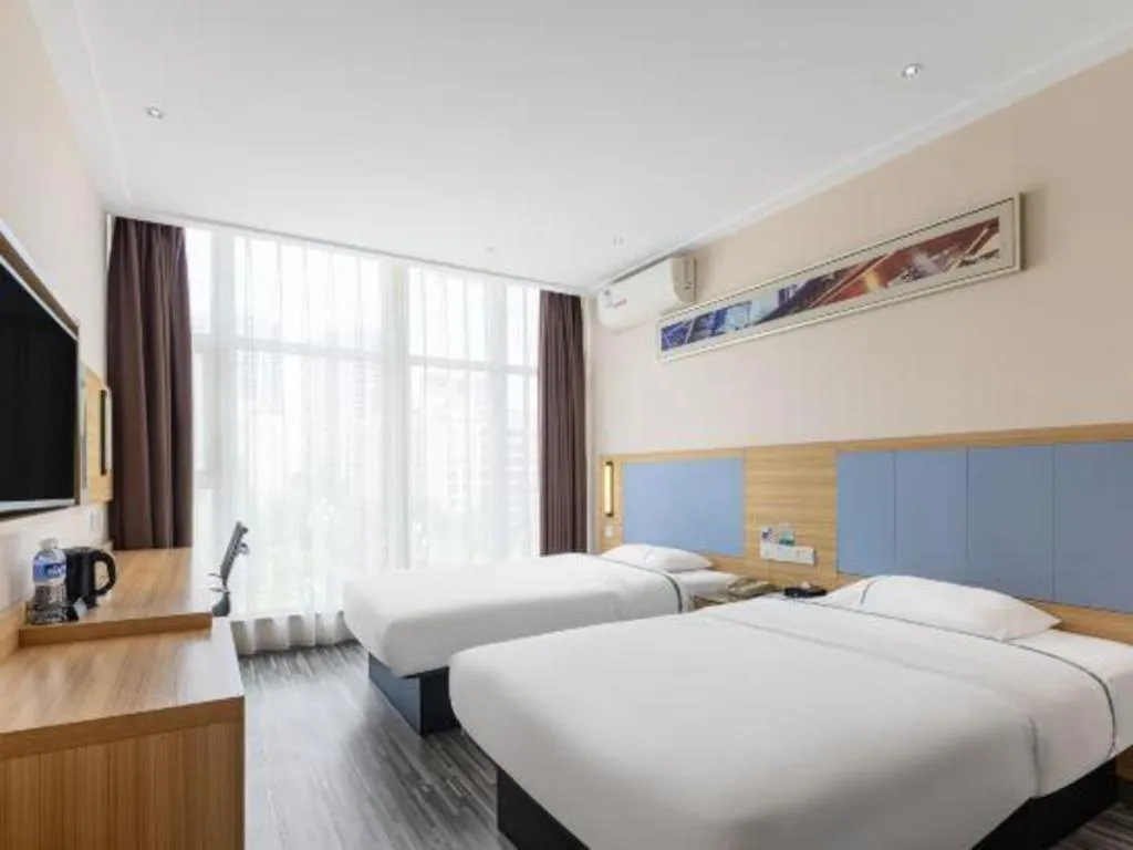 Bed in City Comfort Inn Huanggang Guibinlou Wanda Square
