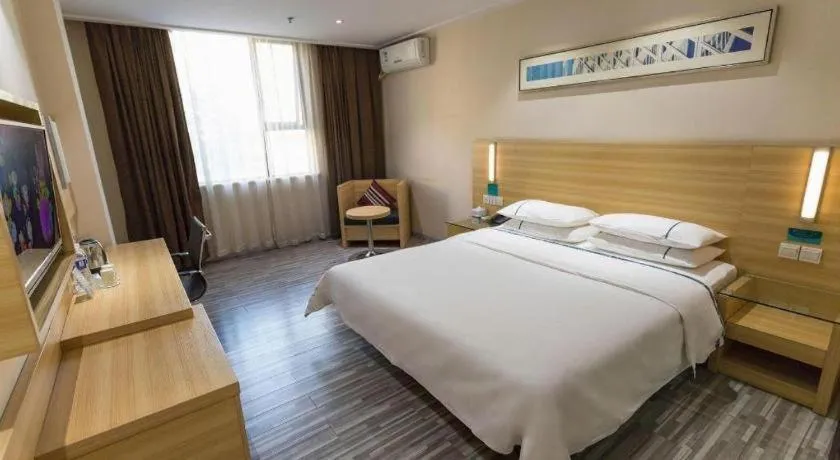 Bed in City Comfort Inn Huanggang Guibinlou Wanda Square