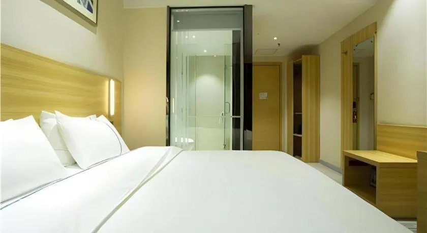 Bed in City Comfort Inn Huanggang Guibinlou Wanda Square