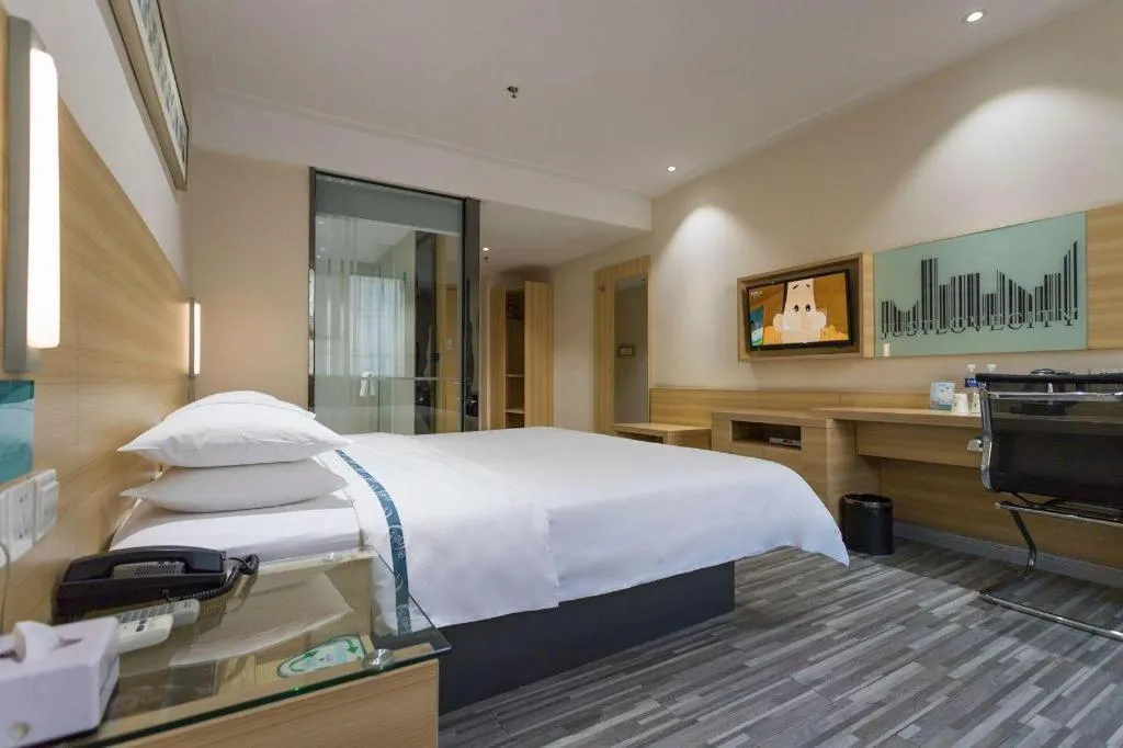 Bed in City Comfort Inn Huanggang Guibinlou Wanda Square