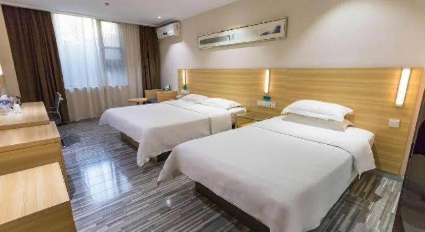 Bed in City Comfort Inn Huanggang Guibinlou Wanda Square