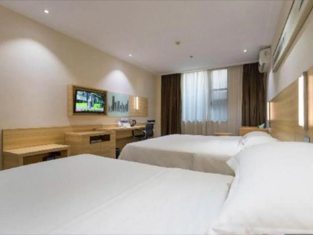 Bed in City Comfort Inn Huanggang Guibinlou Wanda Square