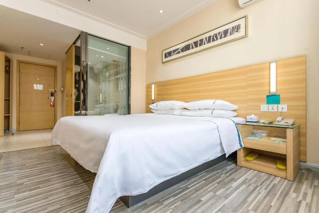 Bed in City Comfort Inn Huanggang Guibinlou Wanda Square