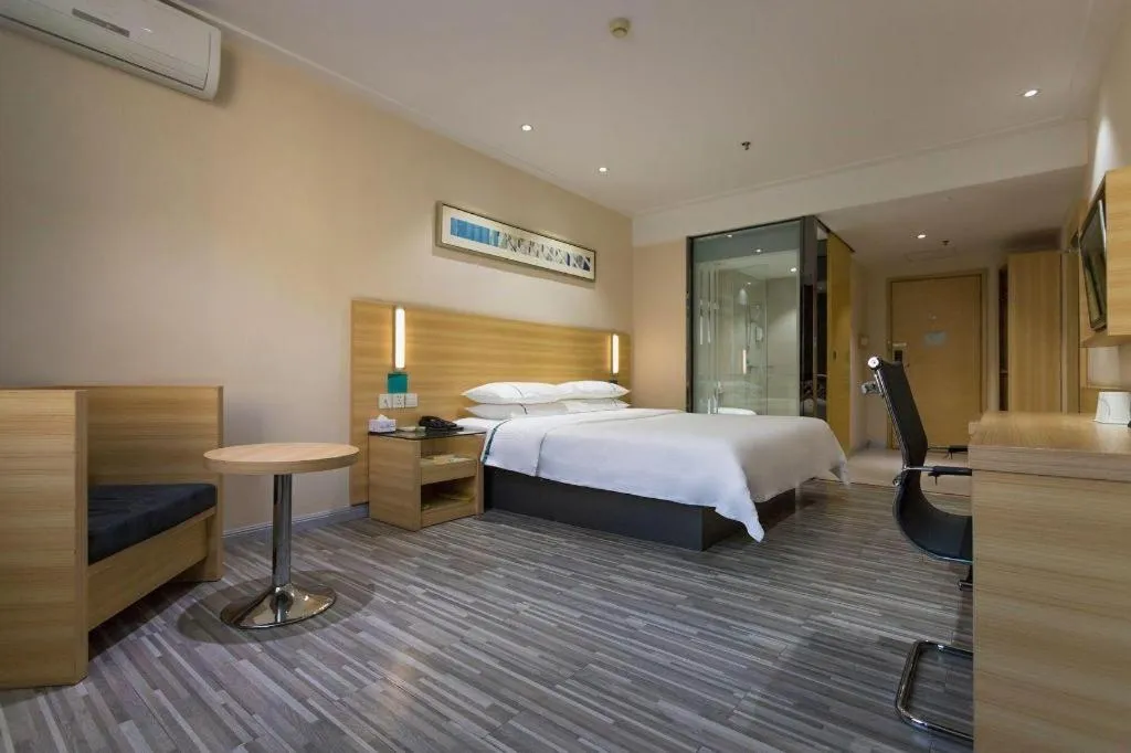 Bed in City Comfort Inn Huanggang Guibinlou Wanda Square