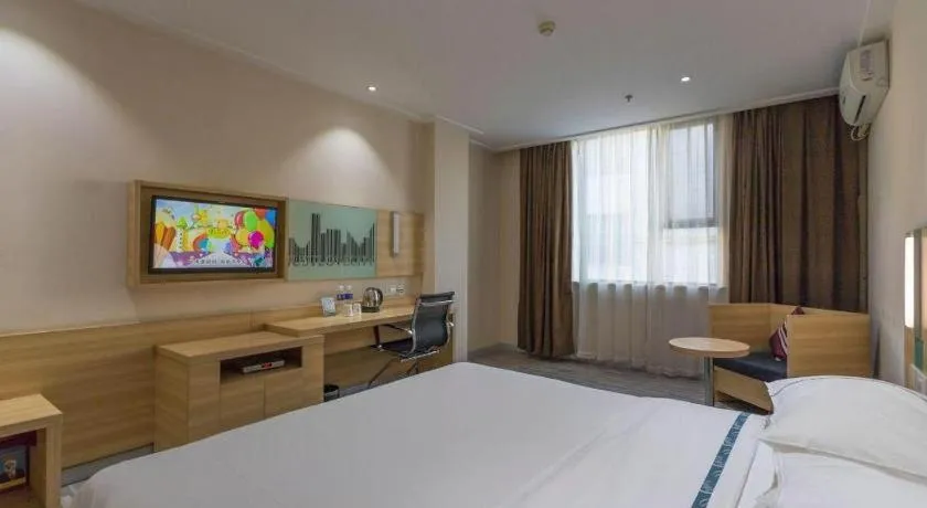 Bed in City Comfort Inn Huanggang Guibinlou Wanda Square