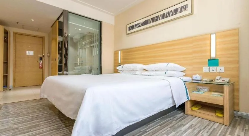 Bed in City Comfort Inn Huanggang Guibinlou Wanda Square