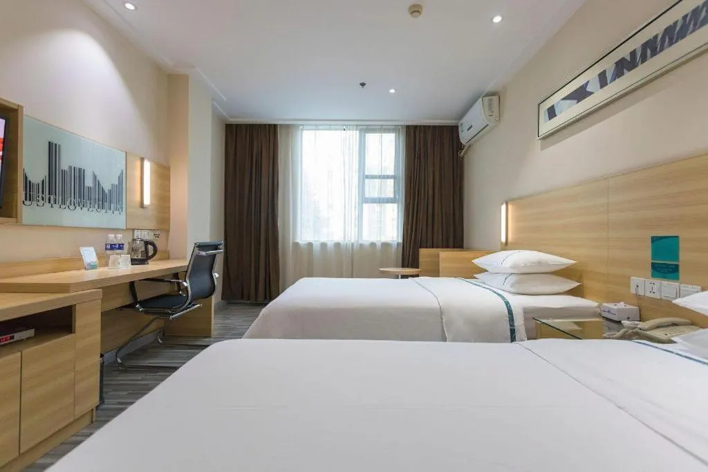 Bed in City Comfort Inn Huanggang Guibinlou Wanda Square