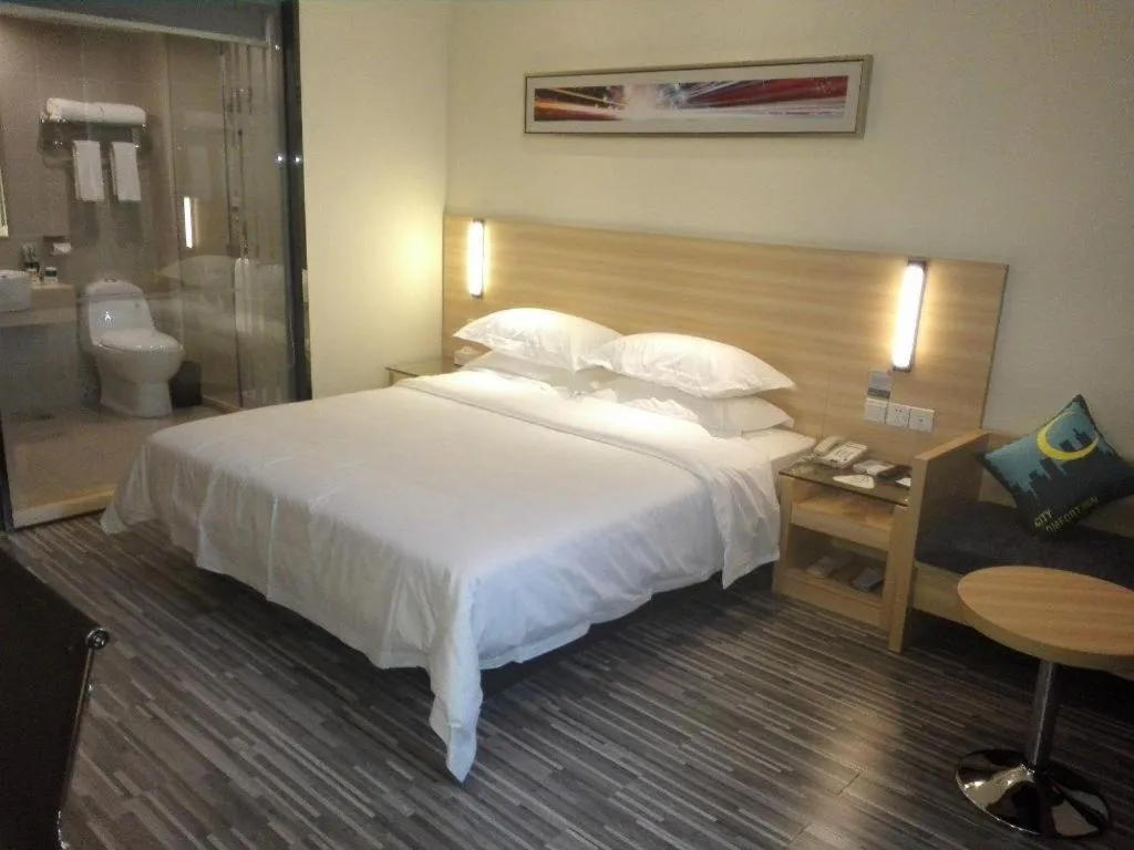 Bed in City Comfort Inn Huanggang Guibinlou Wanda Square