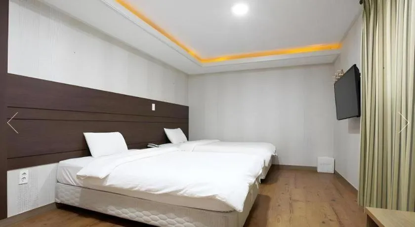 Bed in CJ Tourist Hotel