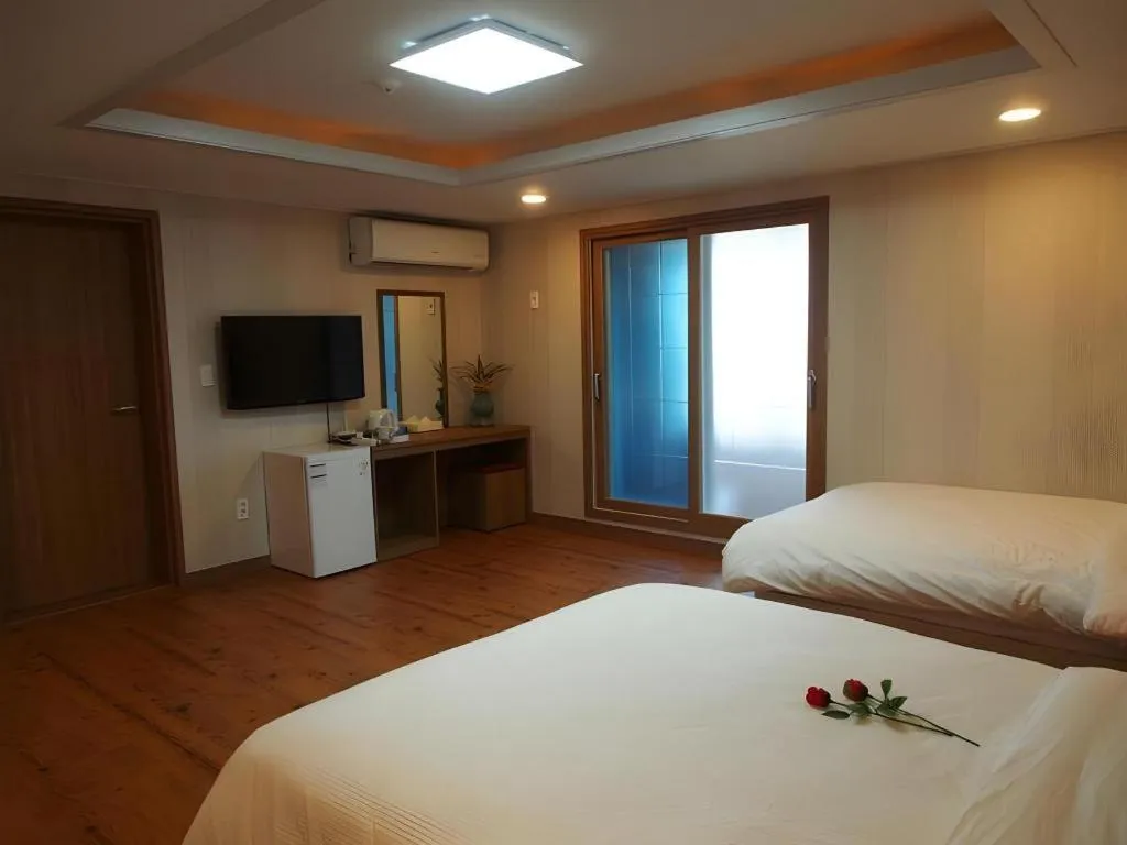 Bed in CJ Tourist Hotel