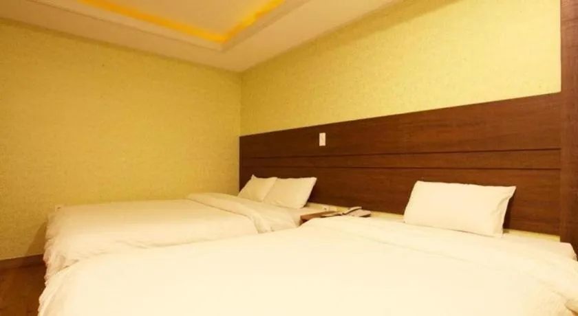 Bed in CJ Tourist Hotel
