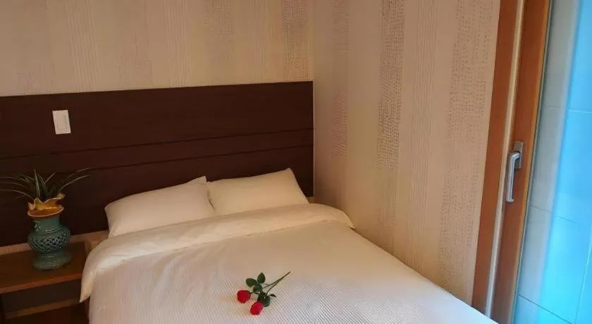 Bed in CJ Tourist Hotel