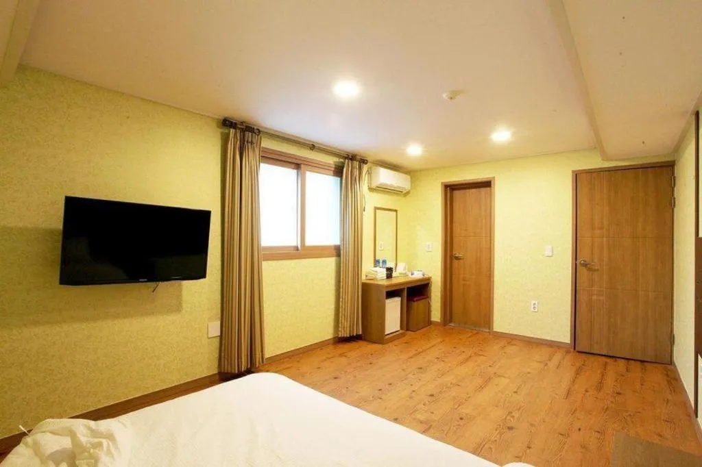 Bed in CJ Tourist Hotel