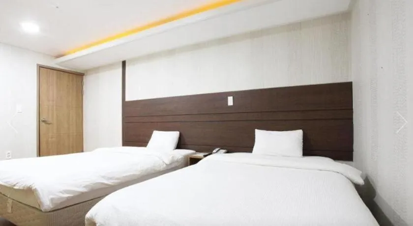 Bed in CJ Tourist Hotel