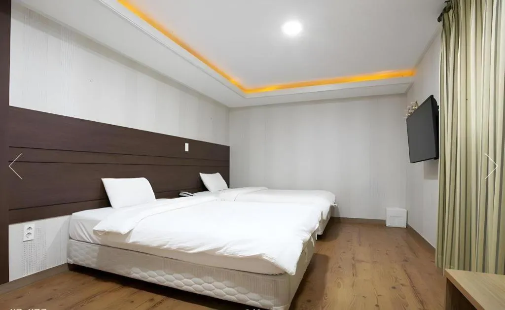 Bed in CJ Tourist Hotel