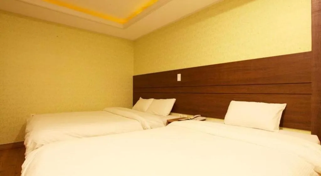 Bed in CJ Tourist Hotel