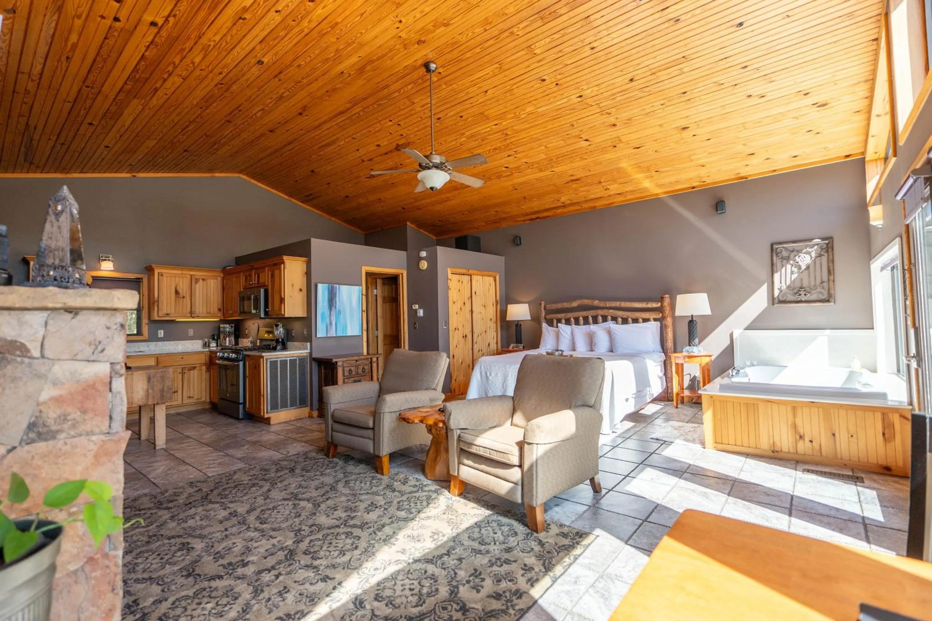 Kitchen or kitchenette in Beaver Lakefront Cabins - Couples Only Getaways