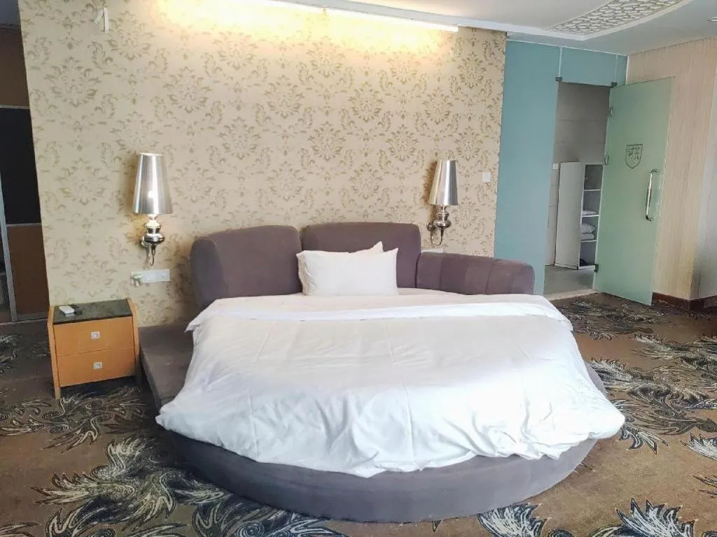 Bed in Foshan Nanhai Huifeng Holiday Hotel