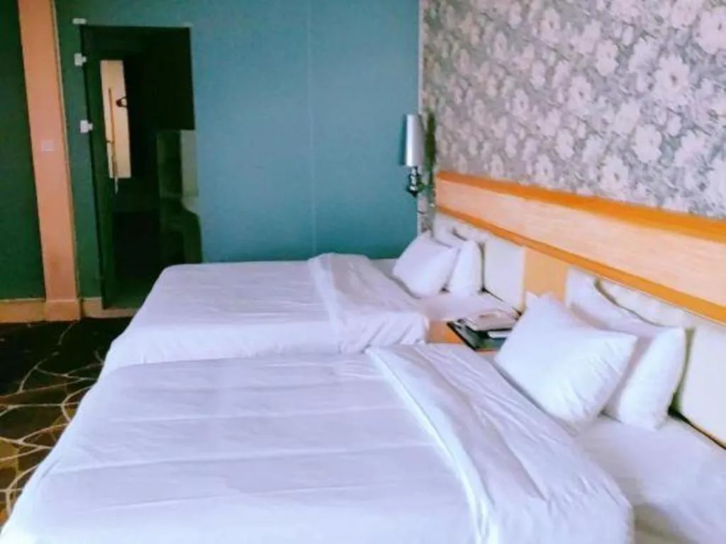 Bed in Foshan Nanhai Huifeng Holiday Hotel