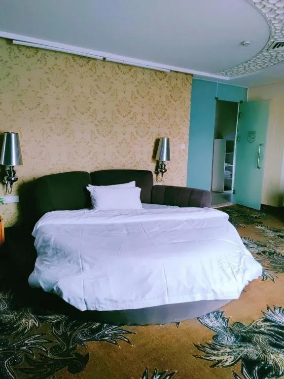 Bed in Foshan Nanhai Huifeng Holiday Hotel