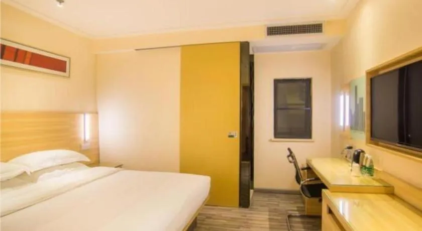 Bed in City Comfort Inn Liuzhou Chengzhong Wanda Plaza