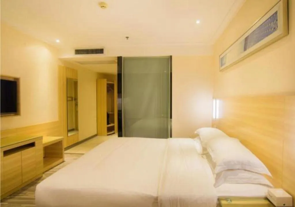Bed in City Comfort Inn Liuzhou Chengzhong Wanda Plaza