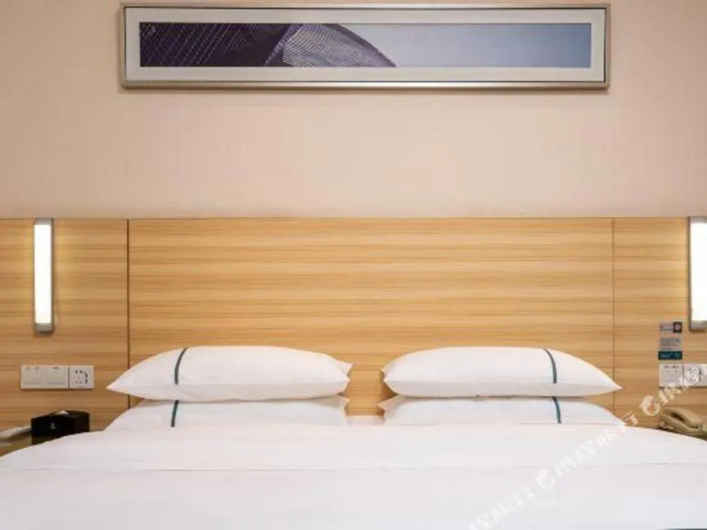 Bed in City Comfort Inn Liuzhou Chengzhong Wanda Plaza