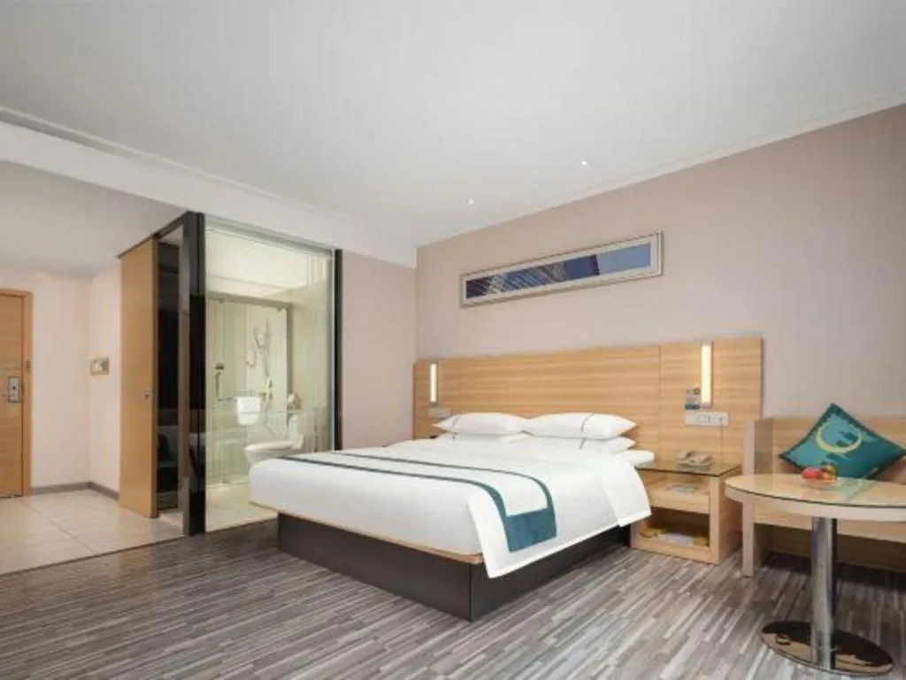 Bed in City Comfort Inn Liuzhou Chengzhong Wanda Plaza