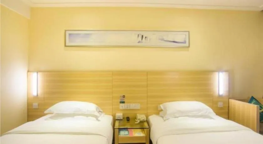 Bed in City Comfort Inn Liuzhou Chengzhong Wanda Plaza