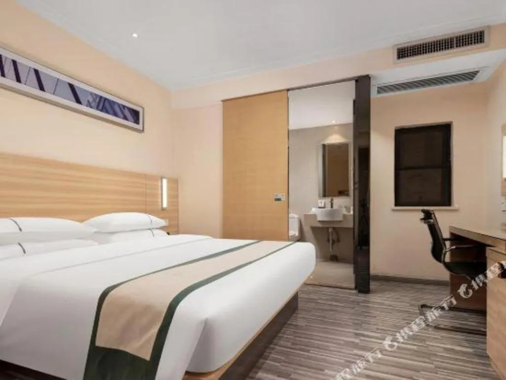 Bed in City Comfort Inn Liuzhou Chengzhong Wanda Plaza