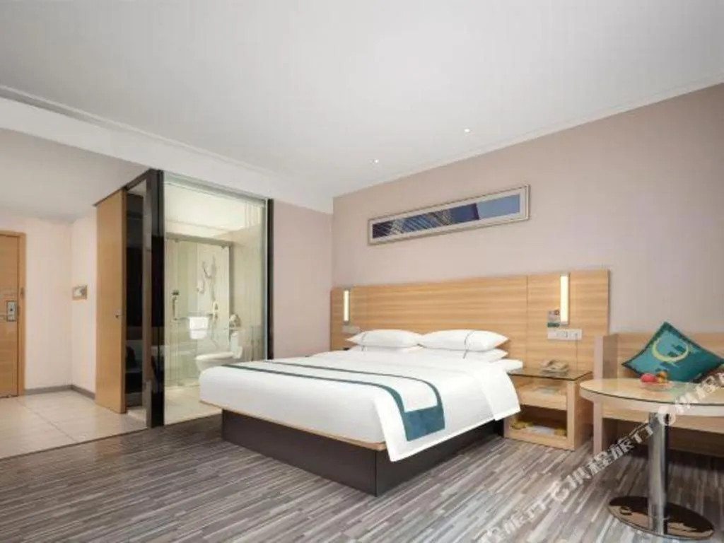 Bed in City Comfort Inn Liuzhou Chengzhong Wanda Plaza