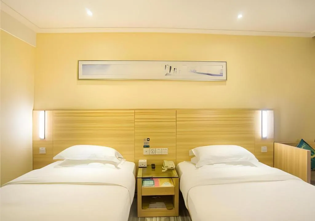 Bed in City Comfort Inn Liuzhou Chengzhong Wanda Plaza