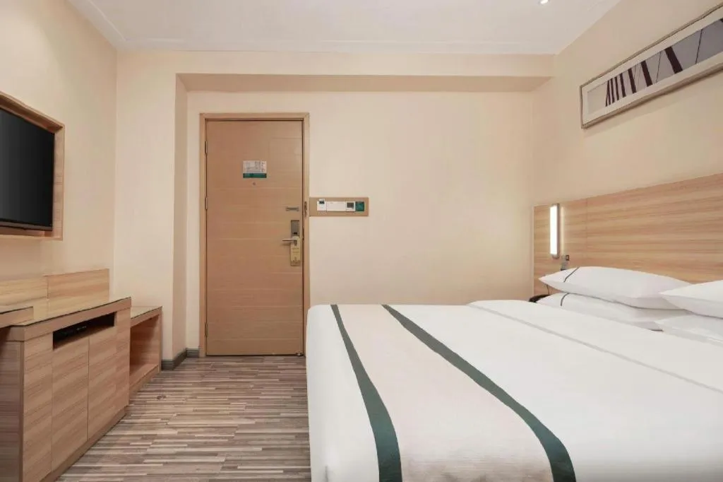 Bed in City Comfort Inn Liuzhou Chengzhong Wanda Plaza