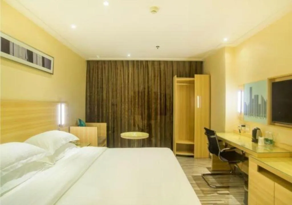 Bed in City Comfort Inn Liuzhou Chengzhong Wanda Plaza