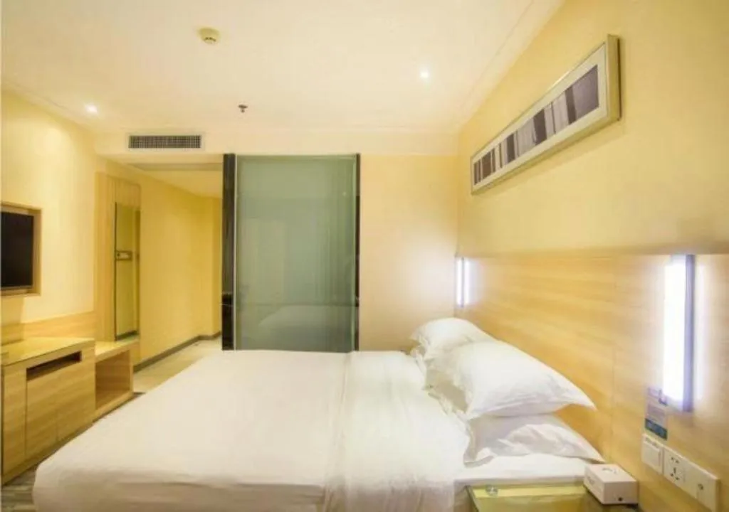 Bed in City Comfort Inn Liuzhou Chengzhong Wanda Plaza