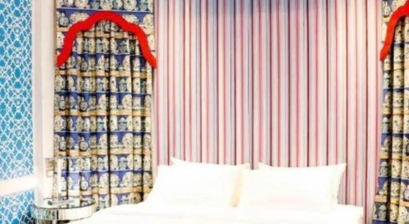 Bed in Kamiseta Hotel