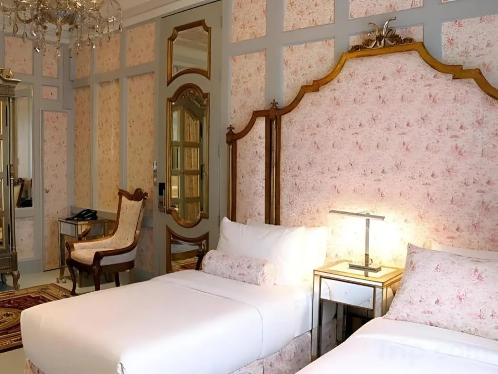 Bed in Kamiseta Hotel