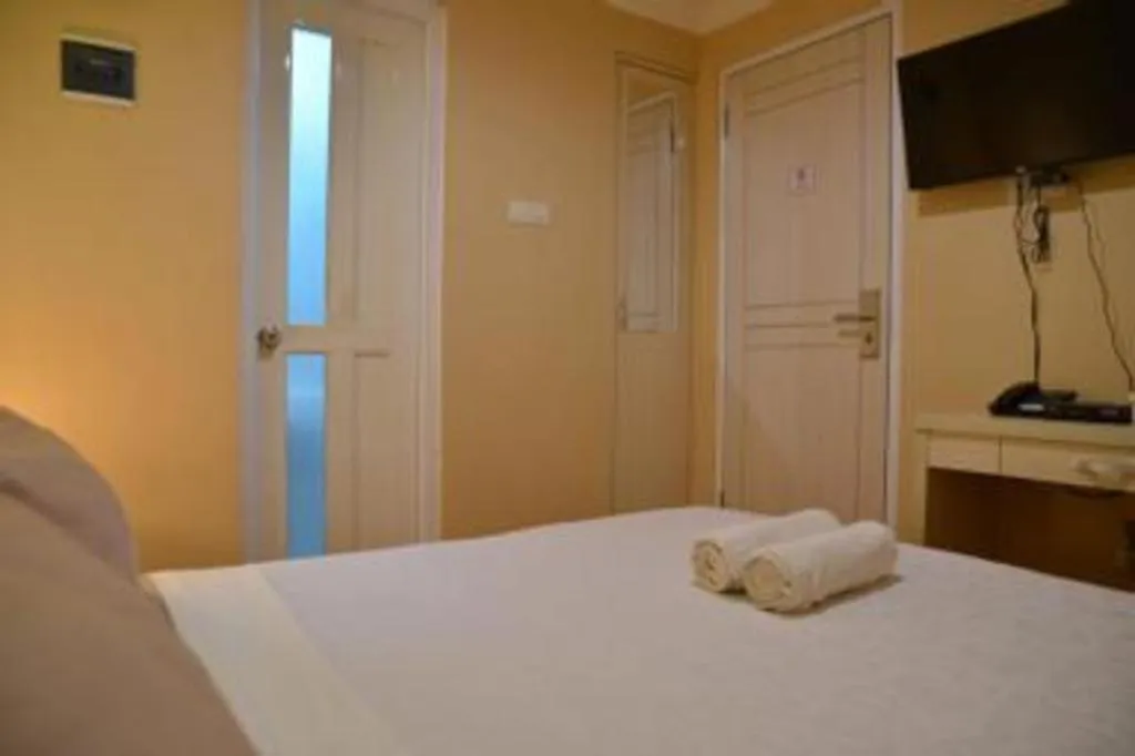 Bed in W Home Express Tebet