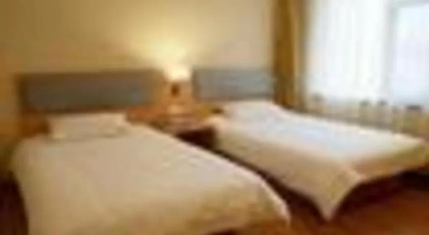 Bed in Home Inn Neo Shanghai Railway Station