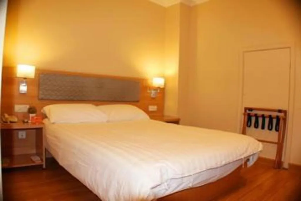 Bed in Home Inn Neo Shanghai Railway Station