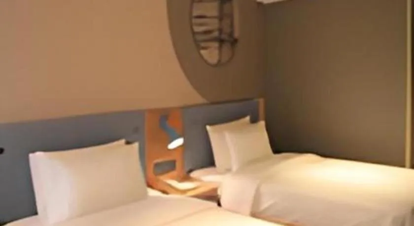 Bed in Home Inn Neo Shanghai Railway Station