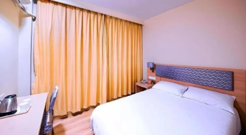 Bed in Home Inn Neo Shanghai Railway Station