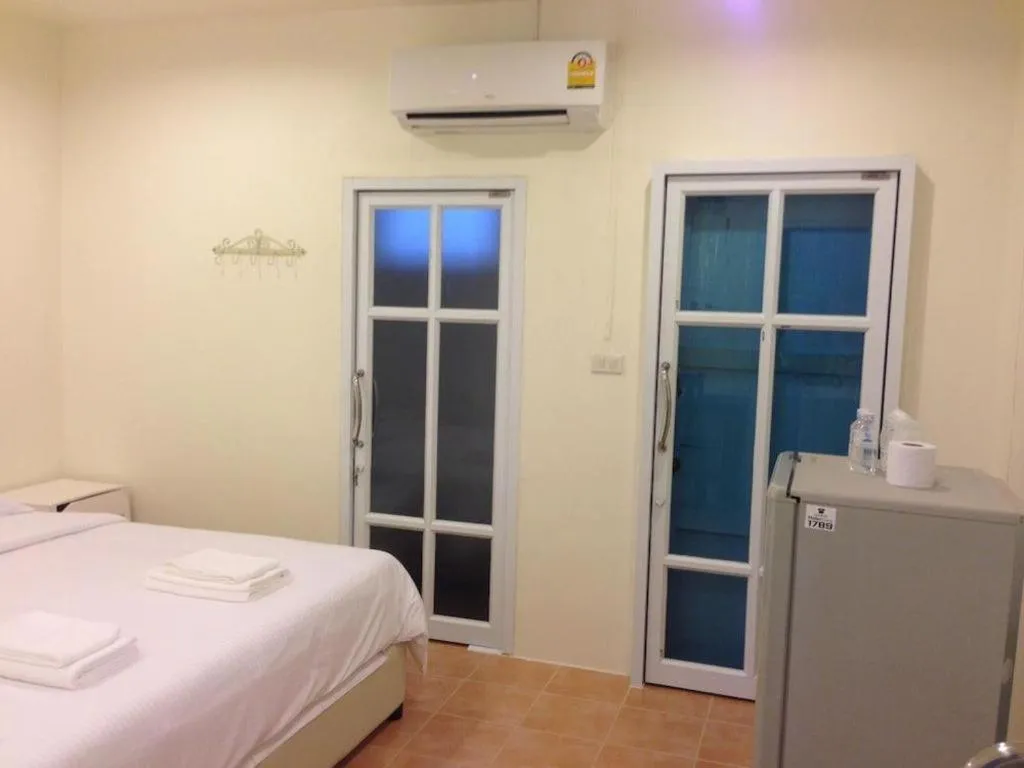 Bed in Le Bar Tarry Hotel