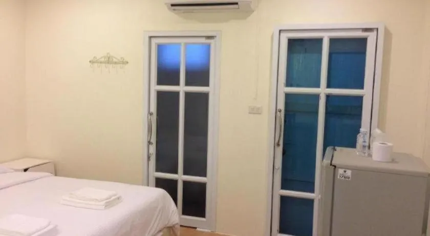 Bed in Le Bar Tarry Hotel