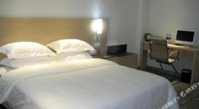 Bed in City Comfort Inn Wuhan Hanyang Street Caidian Square Metro Station