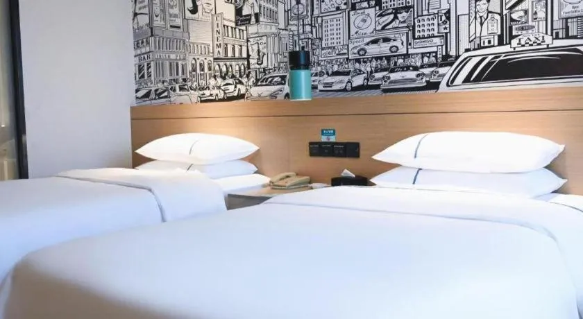Bed in City Comfort Inn Wuhan Hanyang Street Caidian Square Metro Station